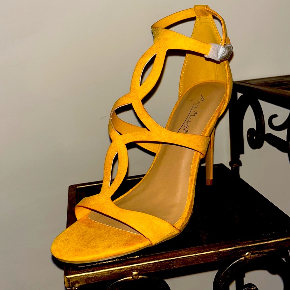 Anne Michelle Mustard Sandals Size 9